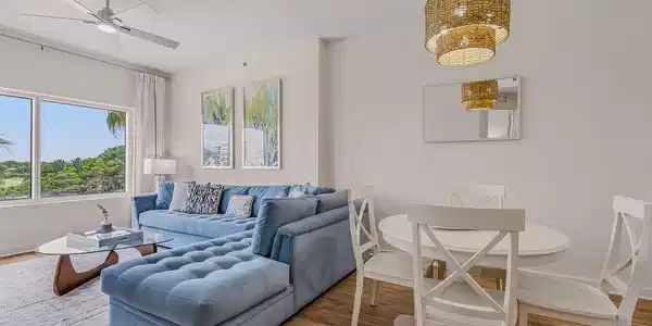 Image 4: Offered fully furnished and decorated