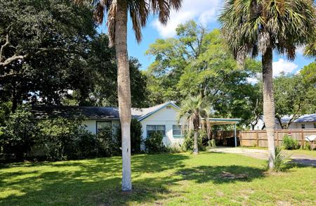 220 NE Greenbrier Drive