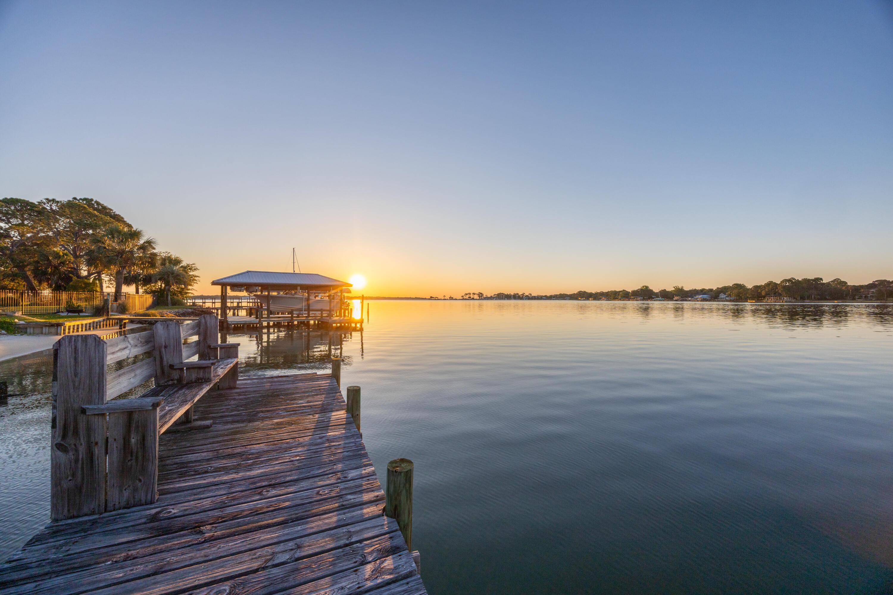 Image 1: 239 Beachview Dr NE-61