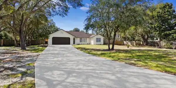Image 2: Long driveway