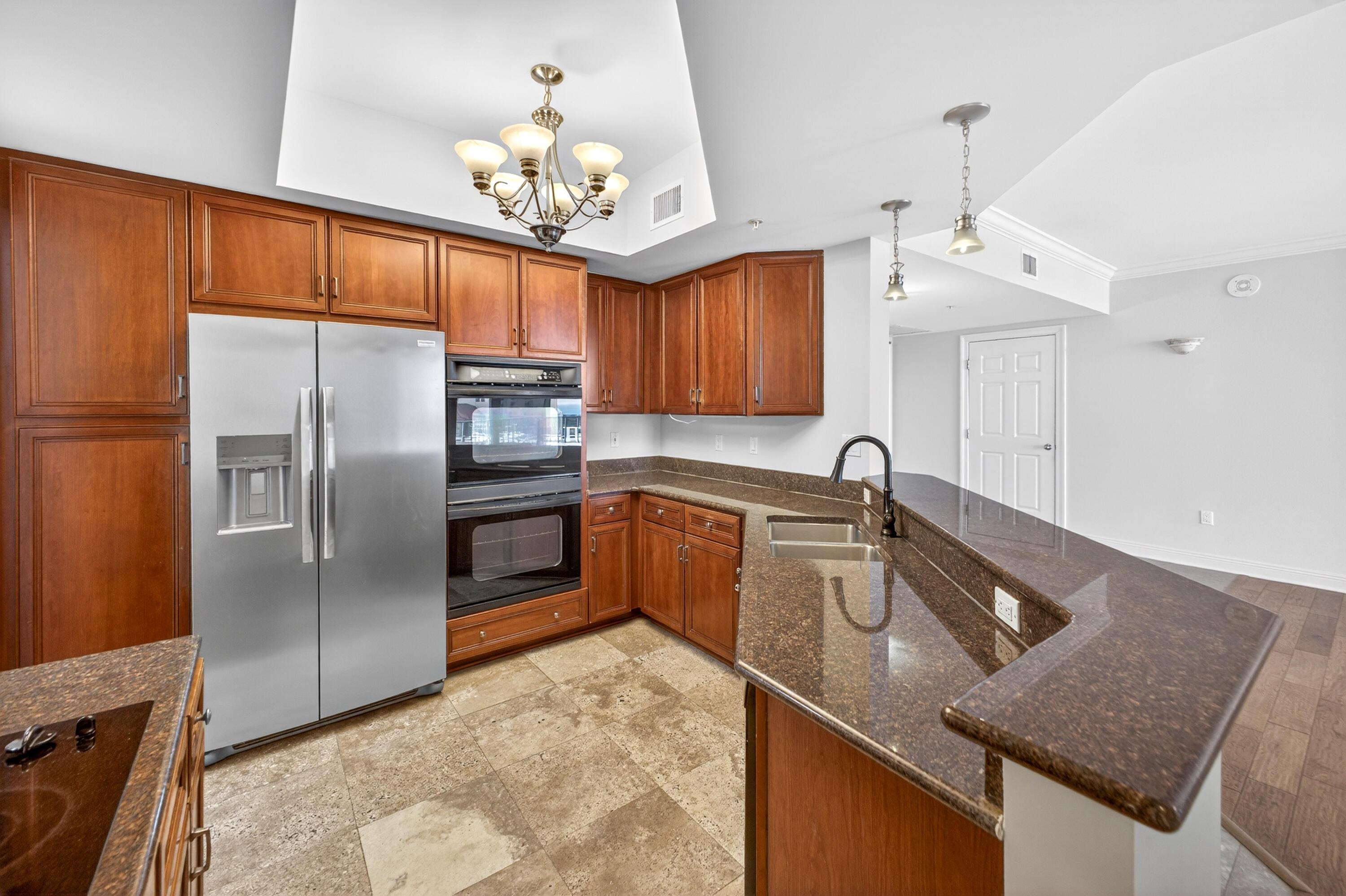 Image 4: Kitchen