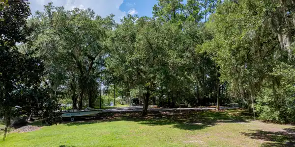 Image 3: Lot 2 -3 from back
