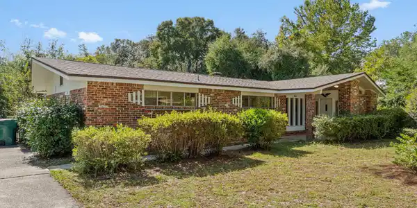 20 Hickory Avenue
