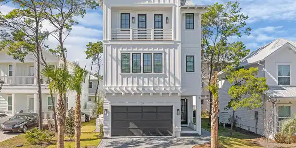 107 Grande Pointe Drive