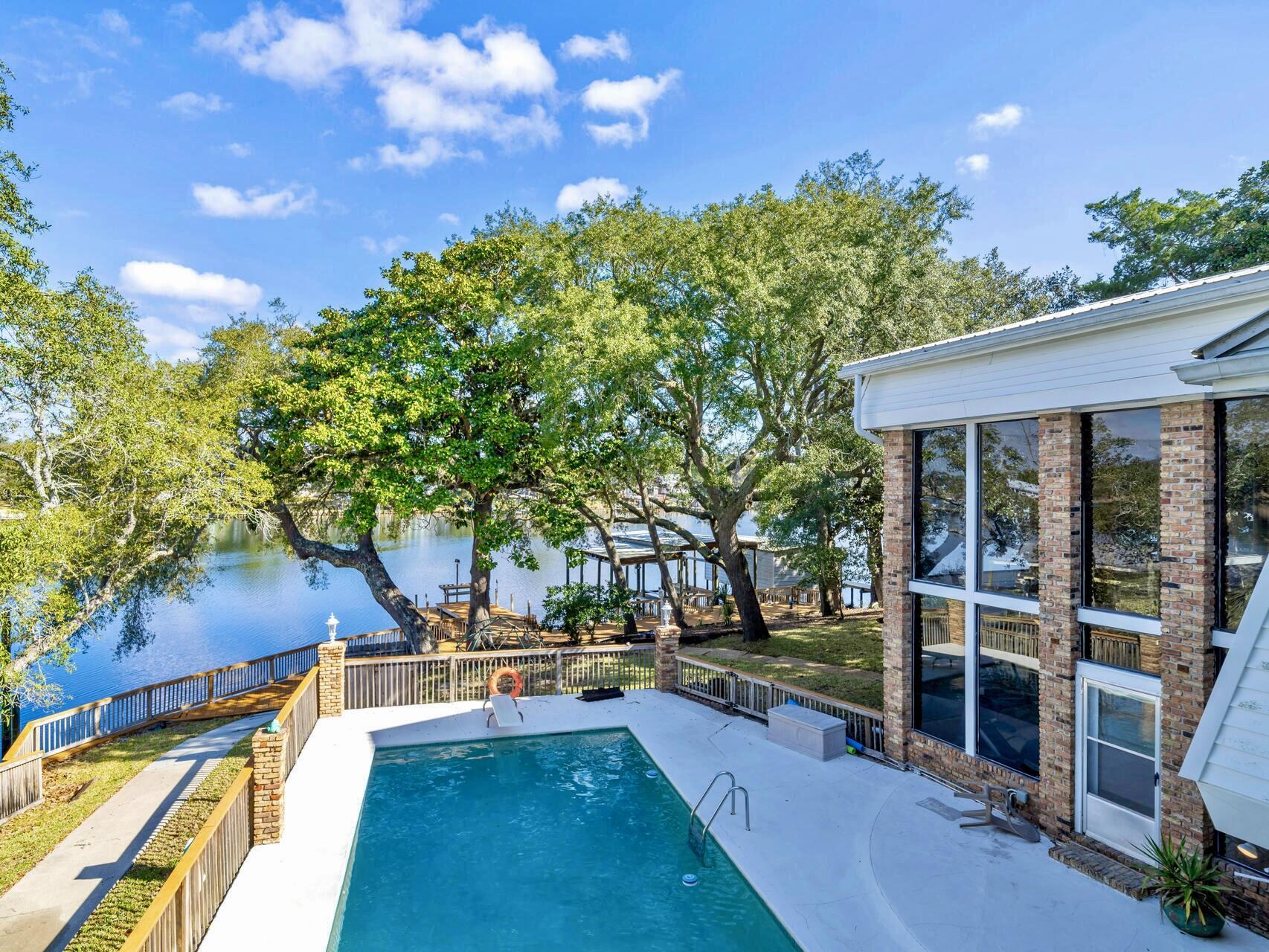 Image 2: 315 Vaughan St NW Fort Walton Beach FL 3