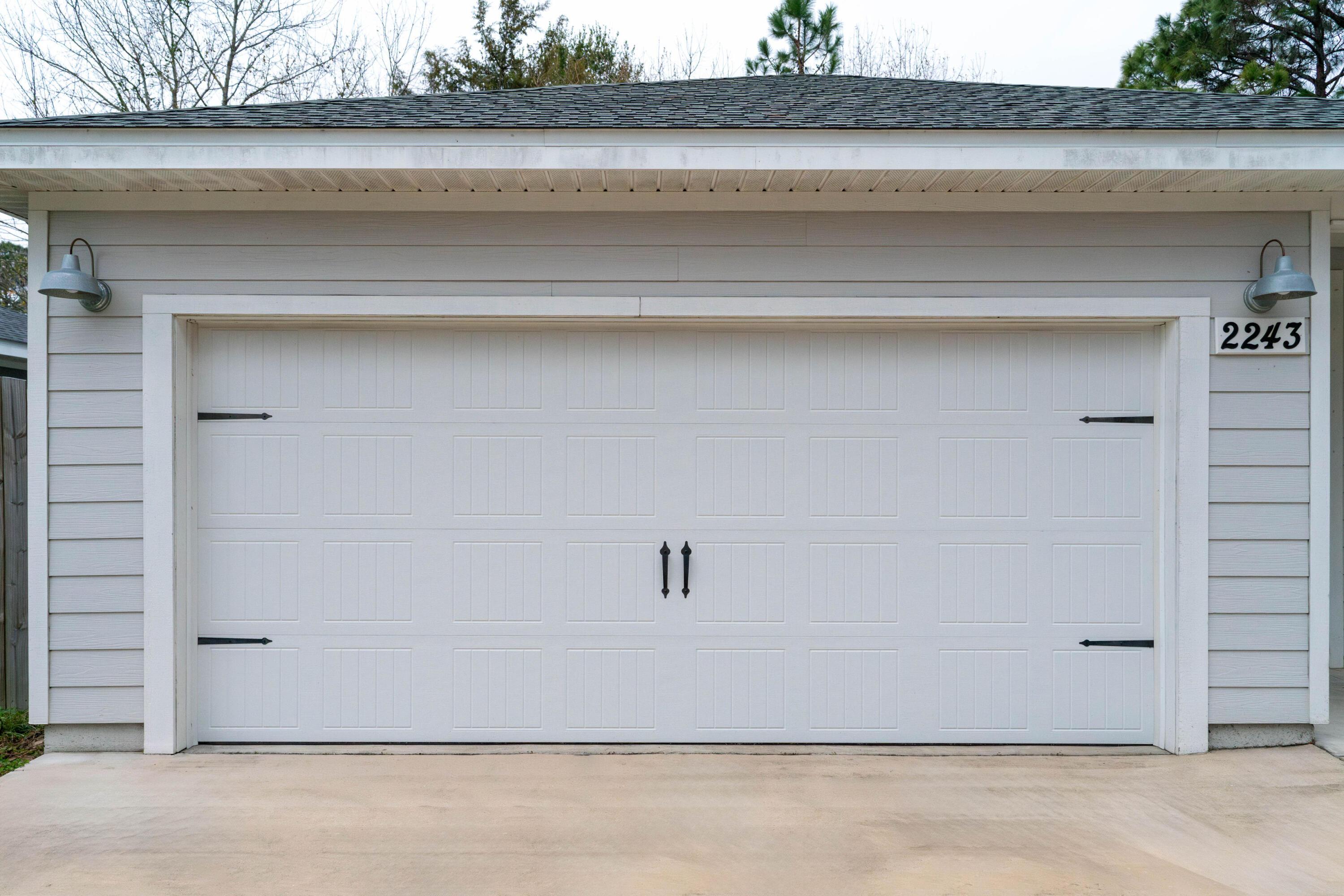 Image 3: GARAGE