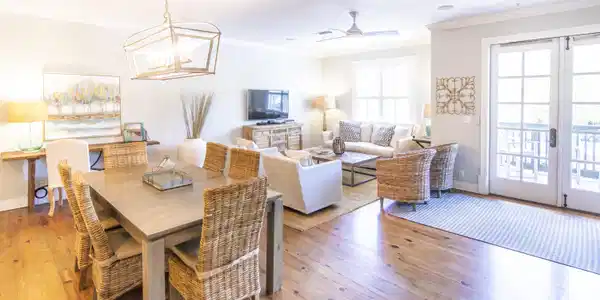 34 N Barrett Square
