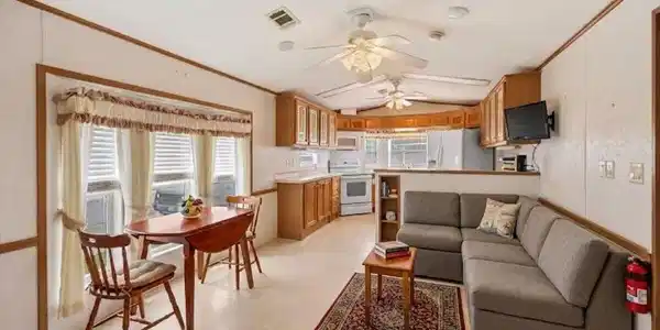 Image 3: Living Room