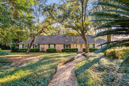 589 Bay Cliffs Circle