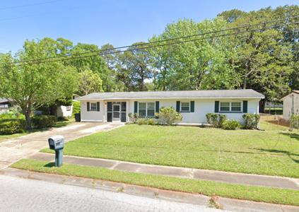 123 SW Robinwood Drive