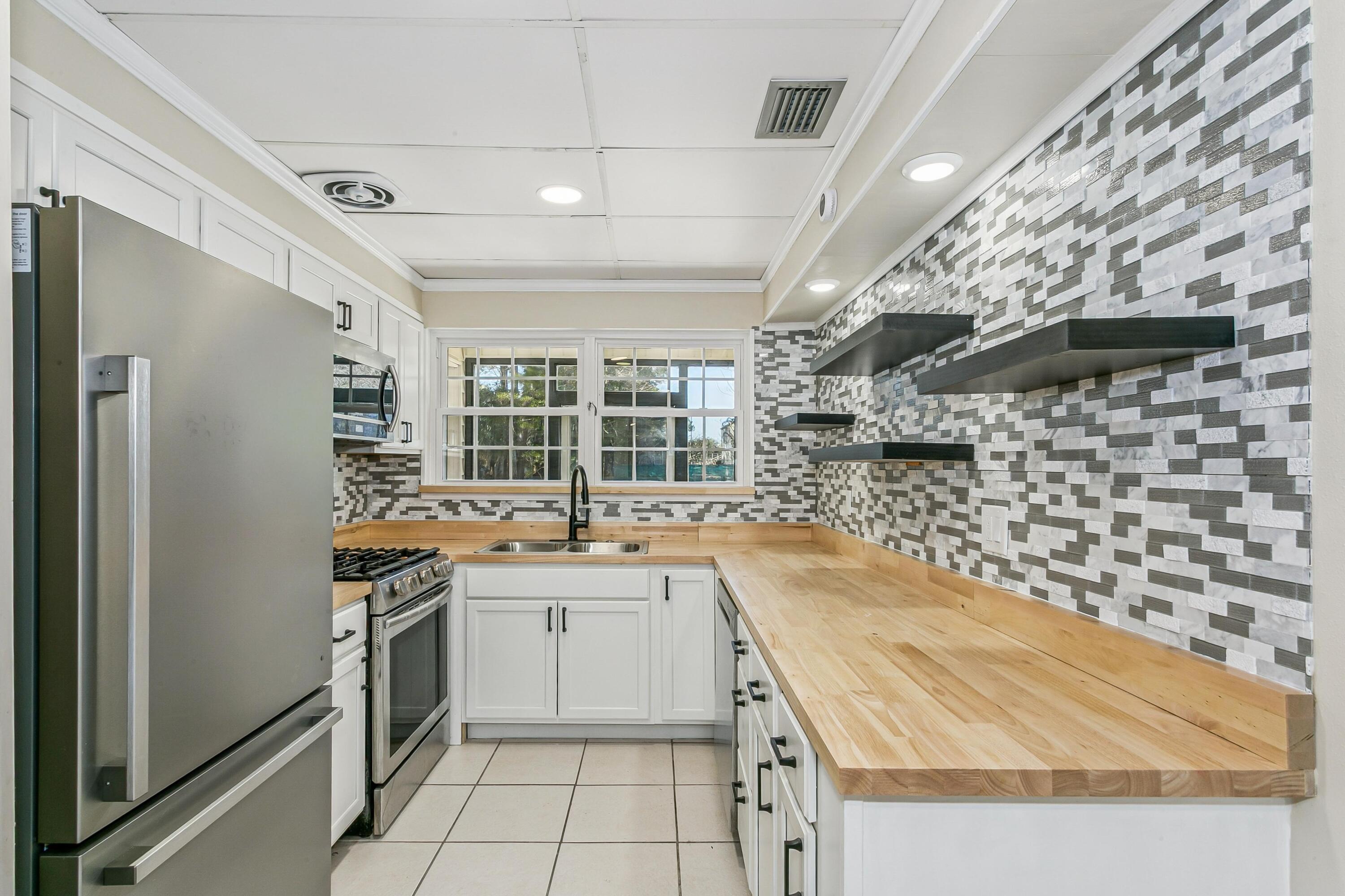 Image 2: 123_Robinwood_Dr_SW-10