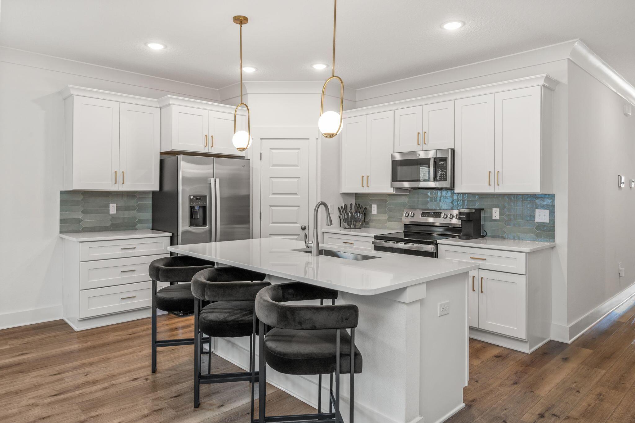 Image 3: Kitchen