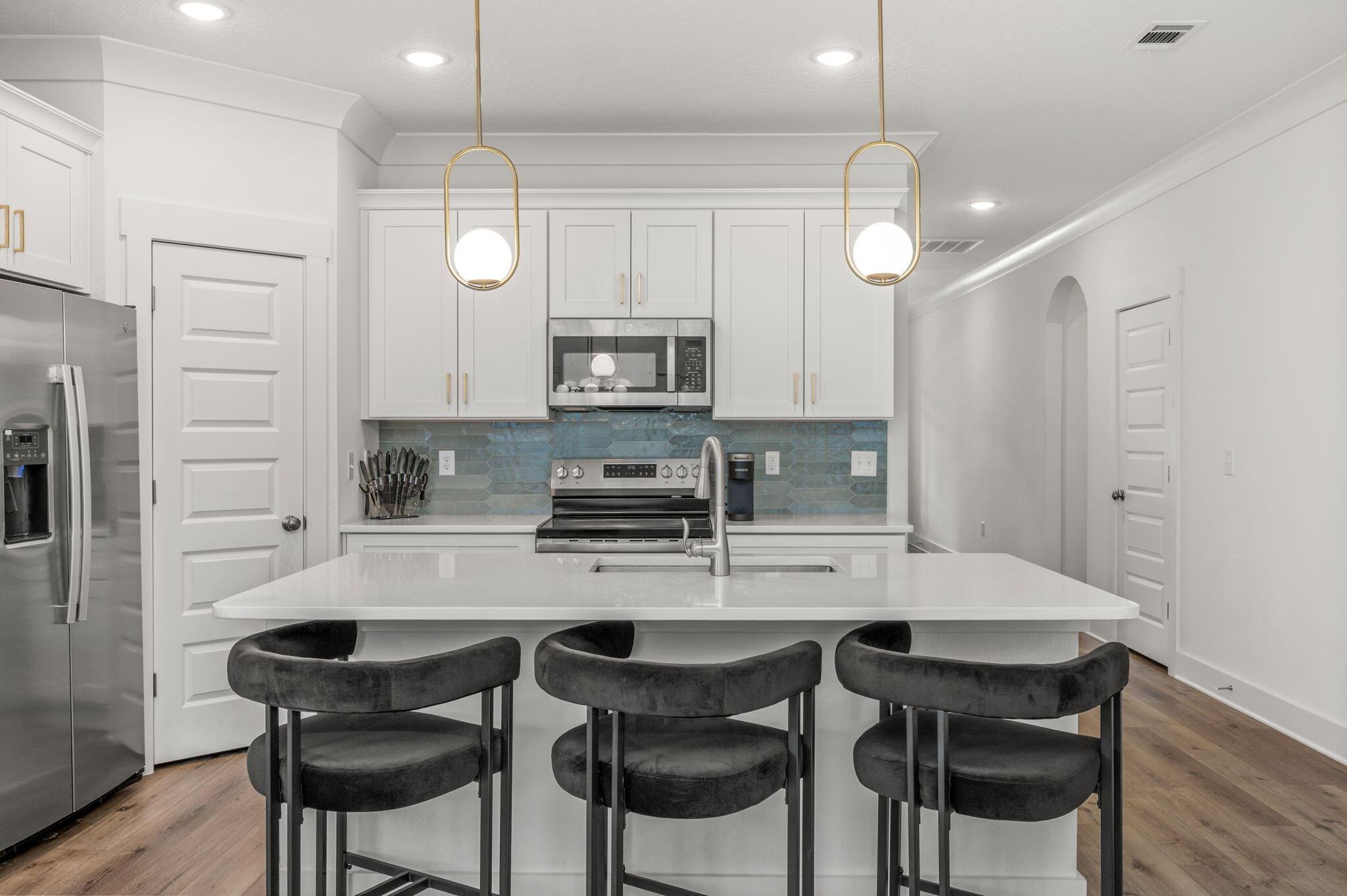 Image 4: Kitchen