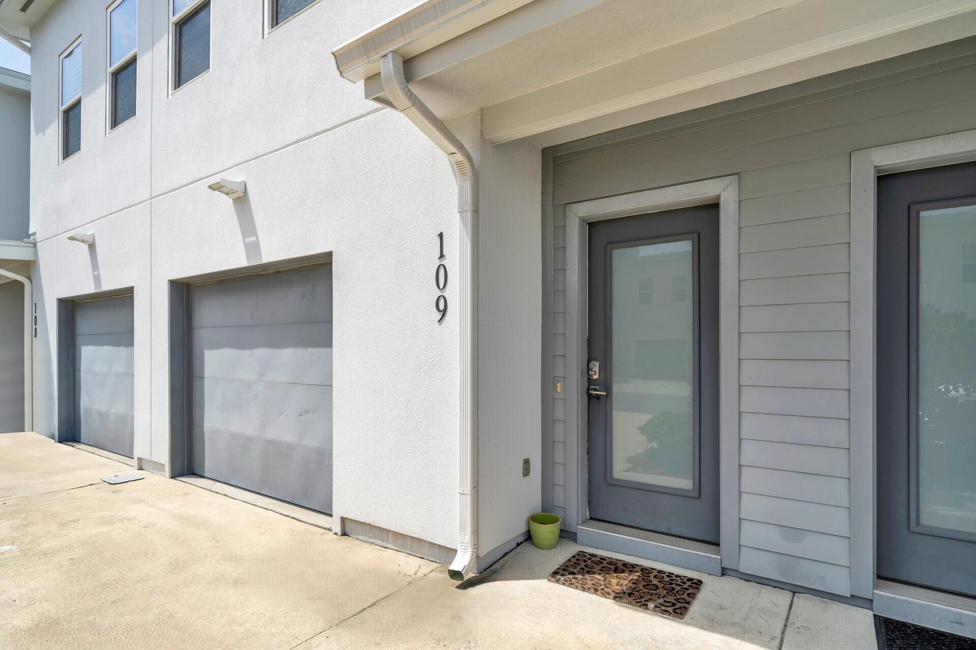 Image 2: Welcome to Unit #109