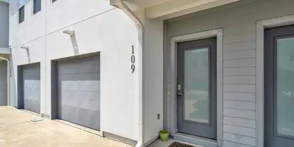 Image 2: Welcome to Unit #109