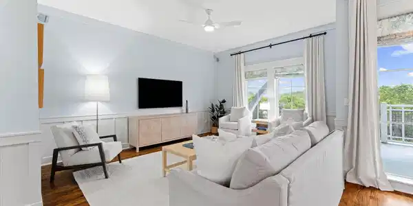 Image 3: Living Area