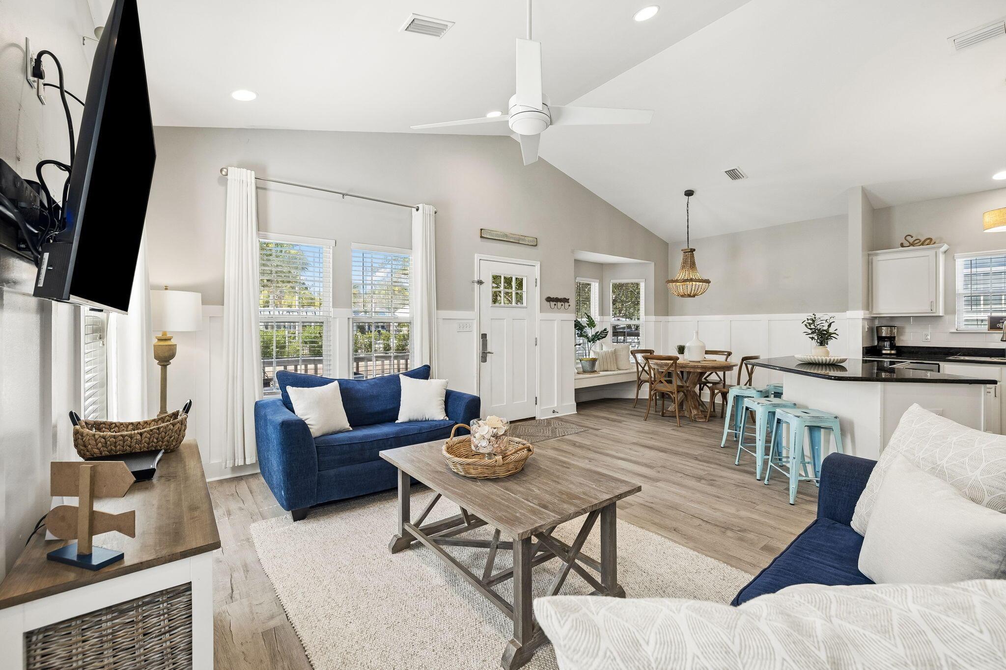 Image 4: Living Room