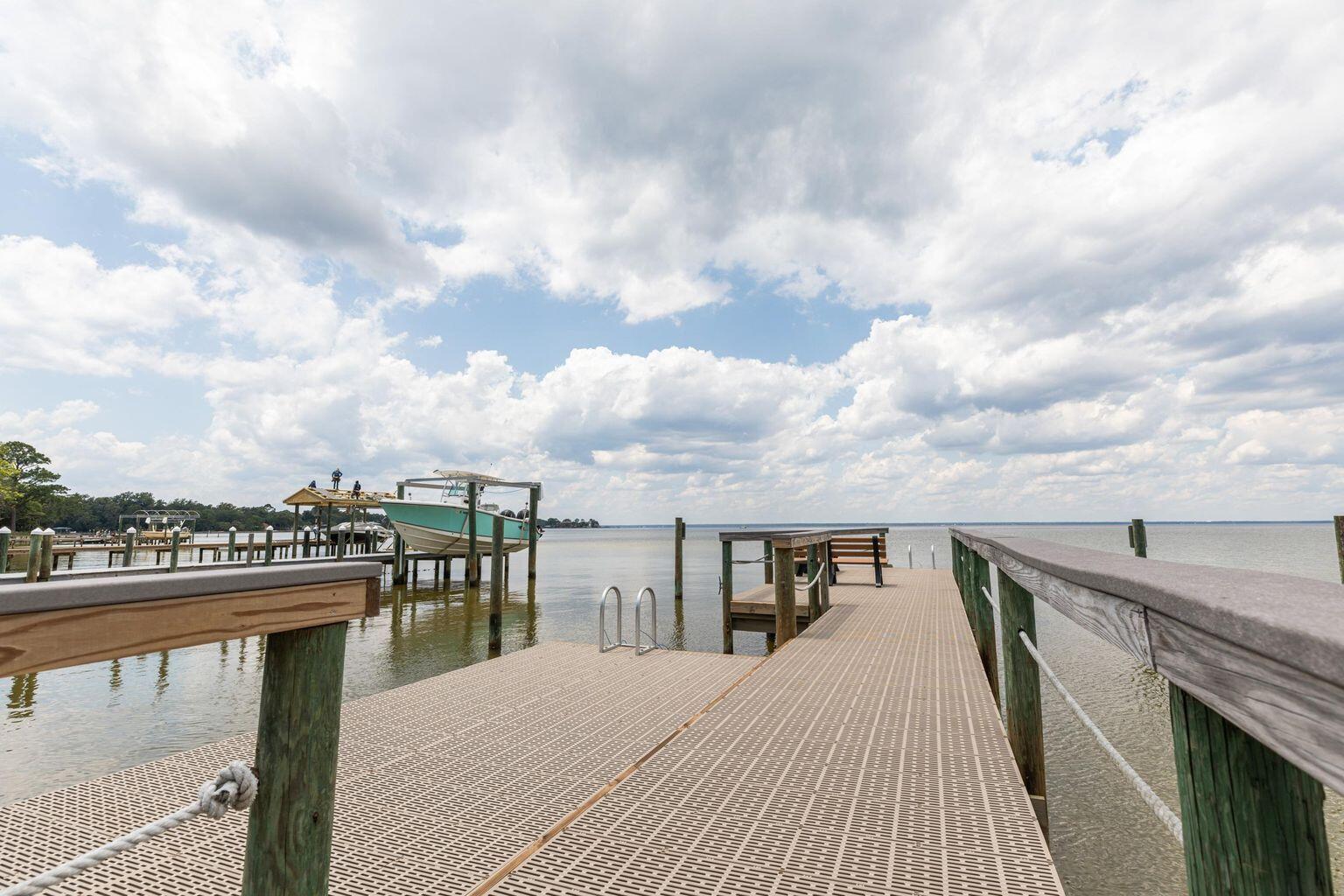 Image 4: Commuinty Dock