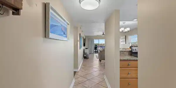 909 Santa Rosa Boulevard