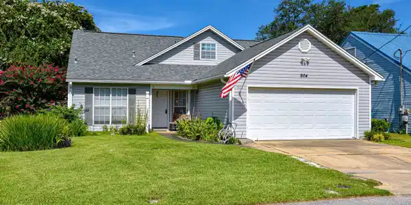904 Elizabeth Lane
