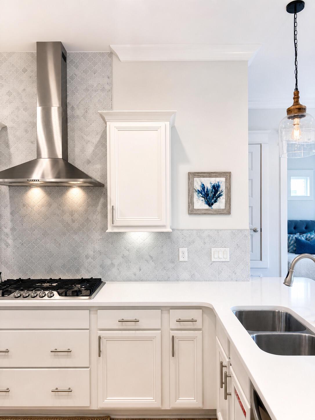 Image 4: Kitchen with upgrades