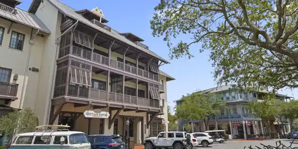 78 N Barrett Square