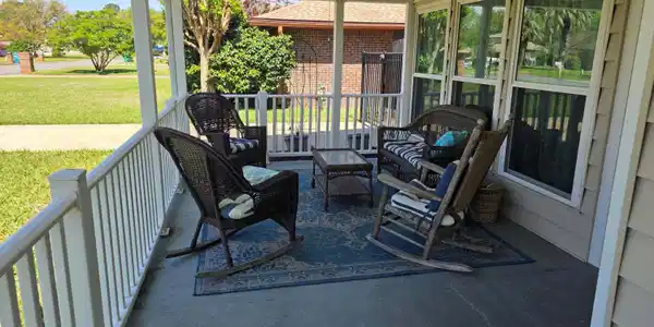 Image 3: The Party porch
