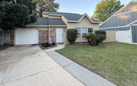 409 NW Adam Street