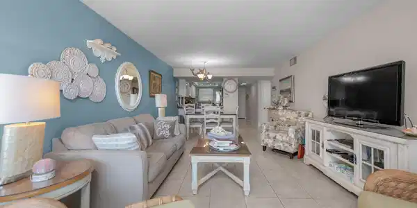 909 Santa Rosa Boulevard