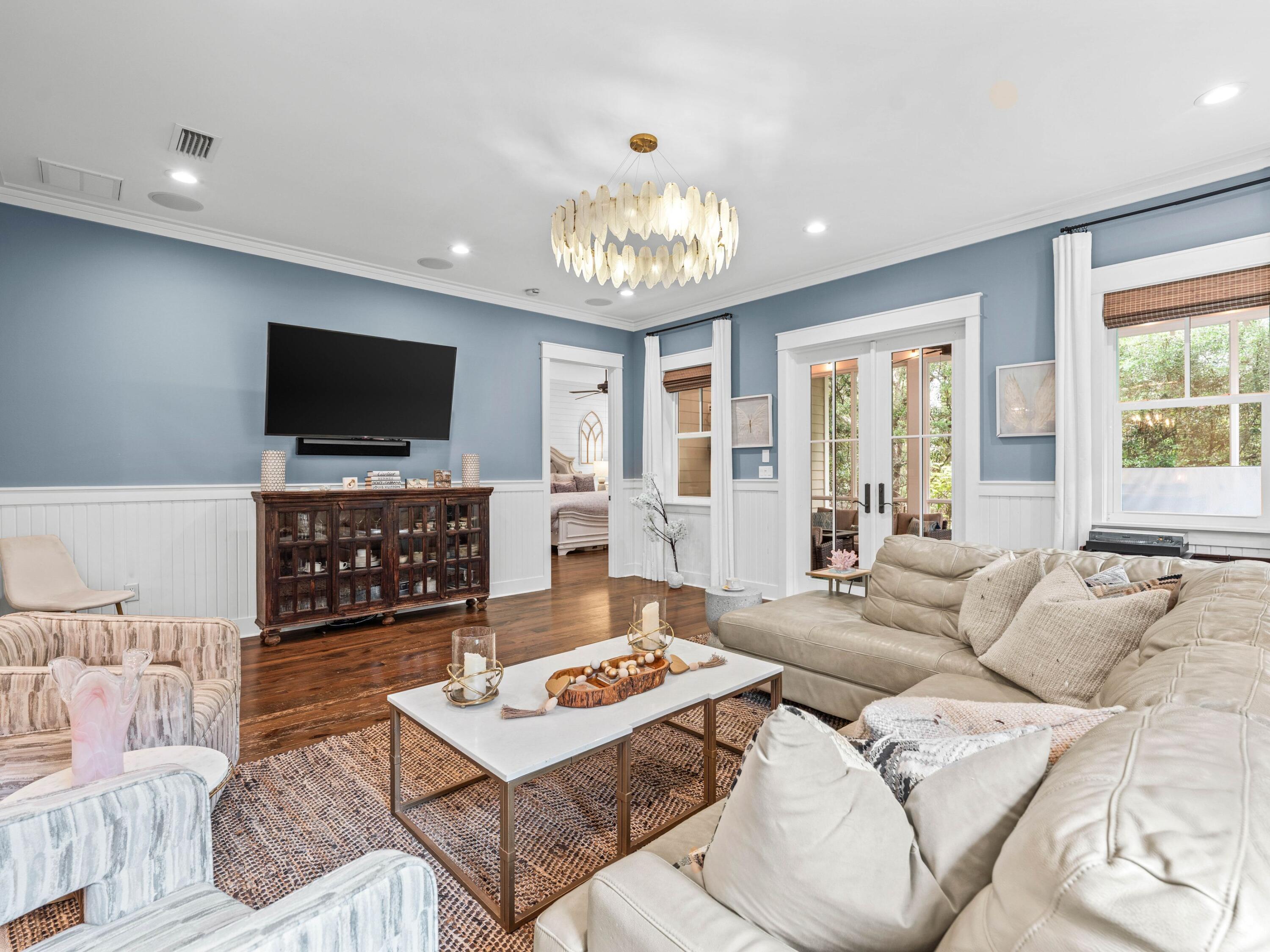 Image 2: 265 Artesian Way