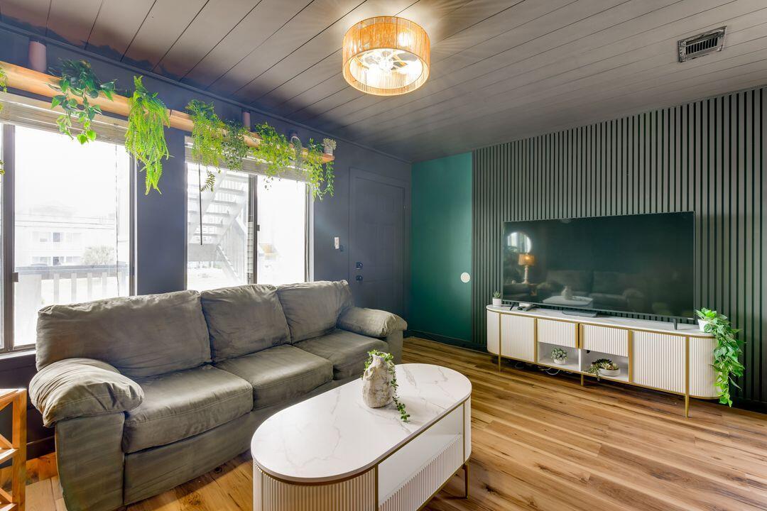Image 4: Living Room 2