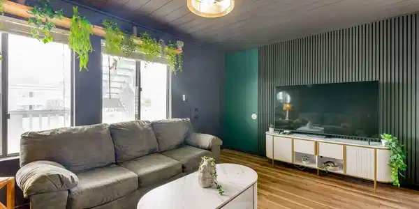 Image 4: Living Room 2