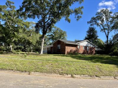 23 NW Linwood Road