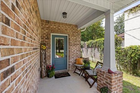 7B Holly Avenue