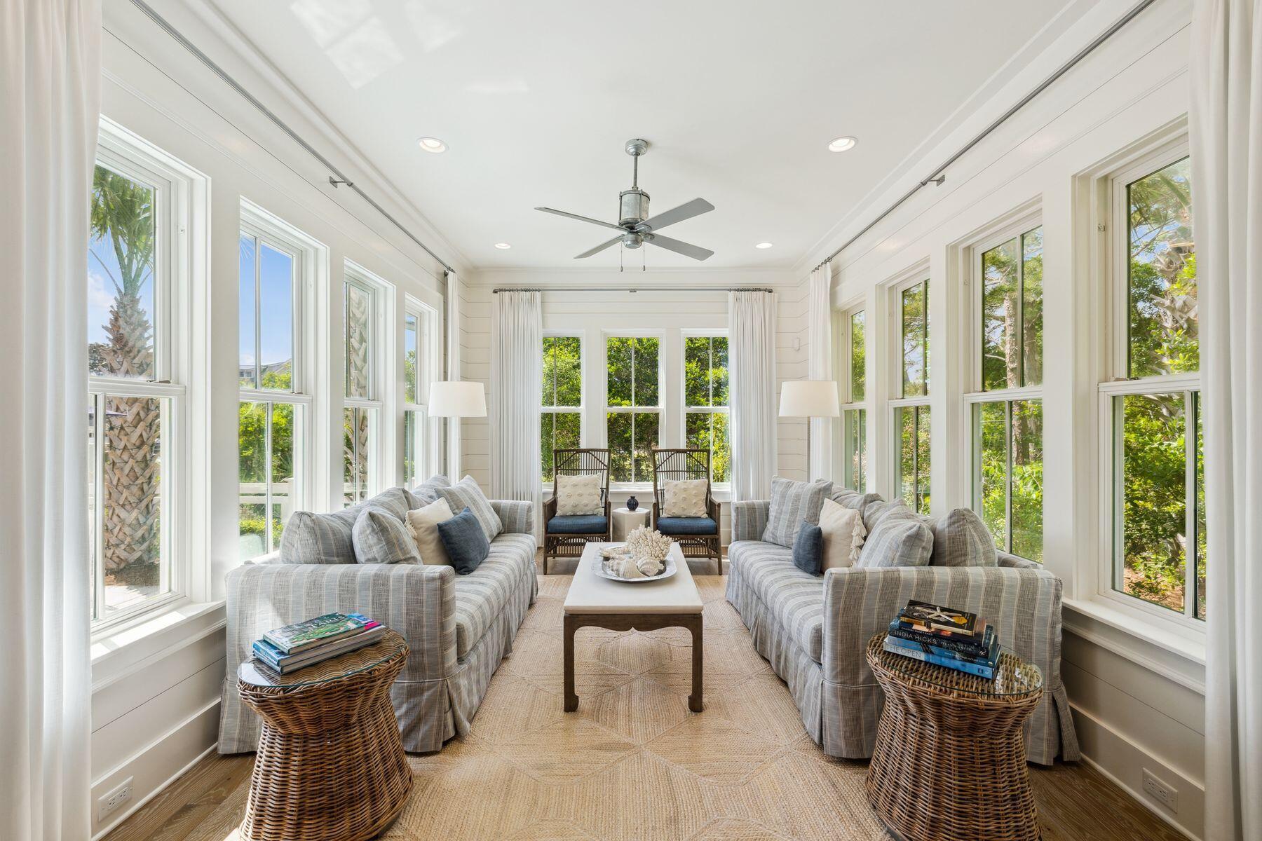 Image 3: Sitting area