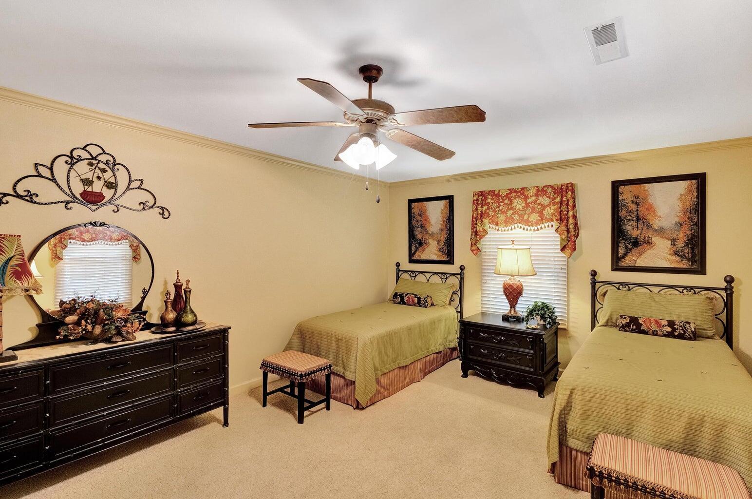 Image 3: Downstairs Bedroom