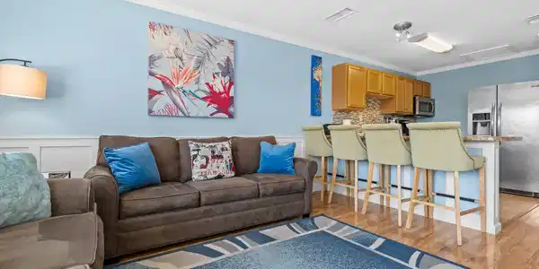 Image 4: Living Area with Breakfast Bar