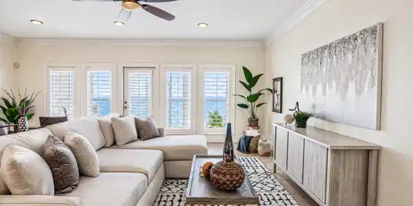 Image 4: Living Room