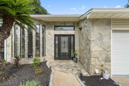 845 Holbrook Circle