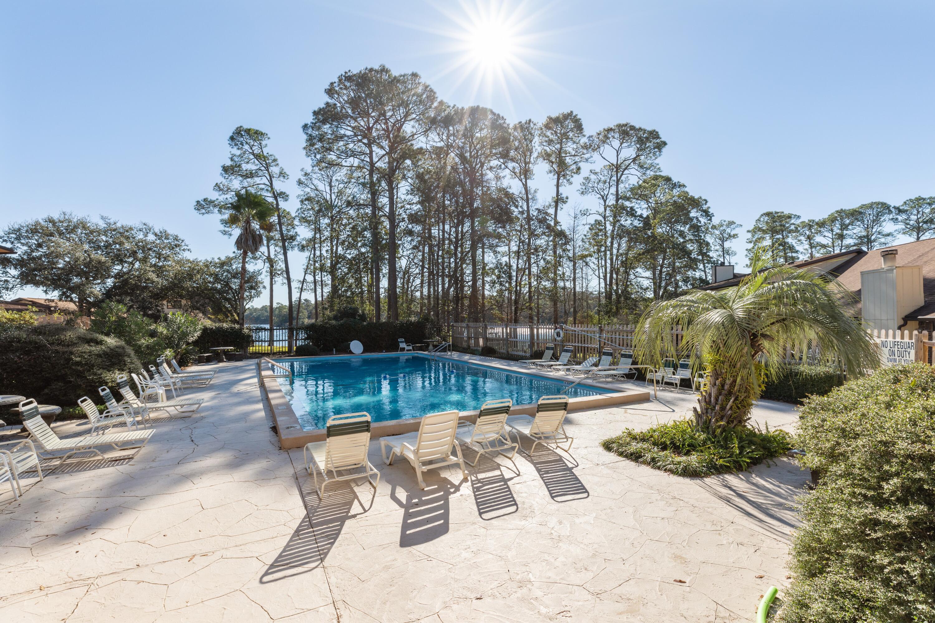 Image 4: Waterfront Community Pool