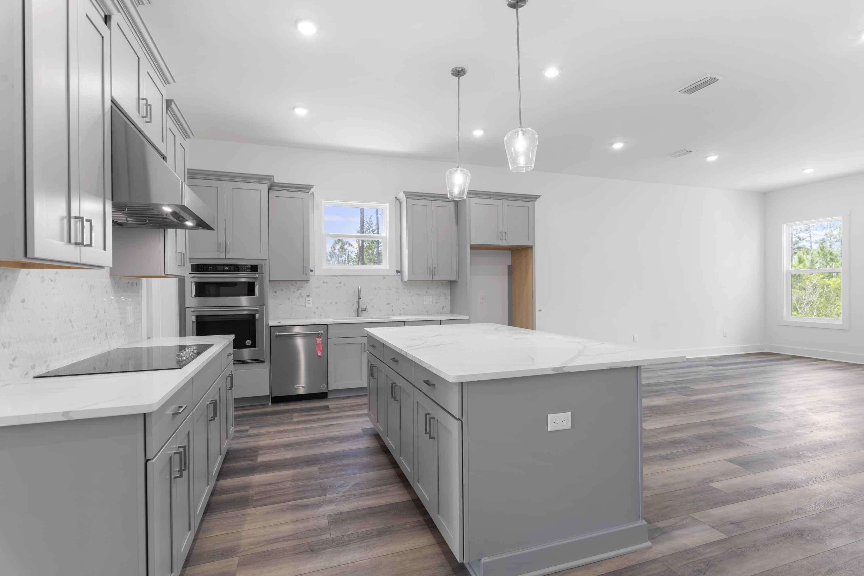 Image 3: Kitchen