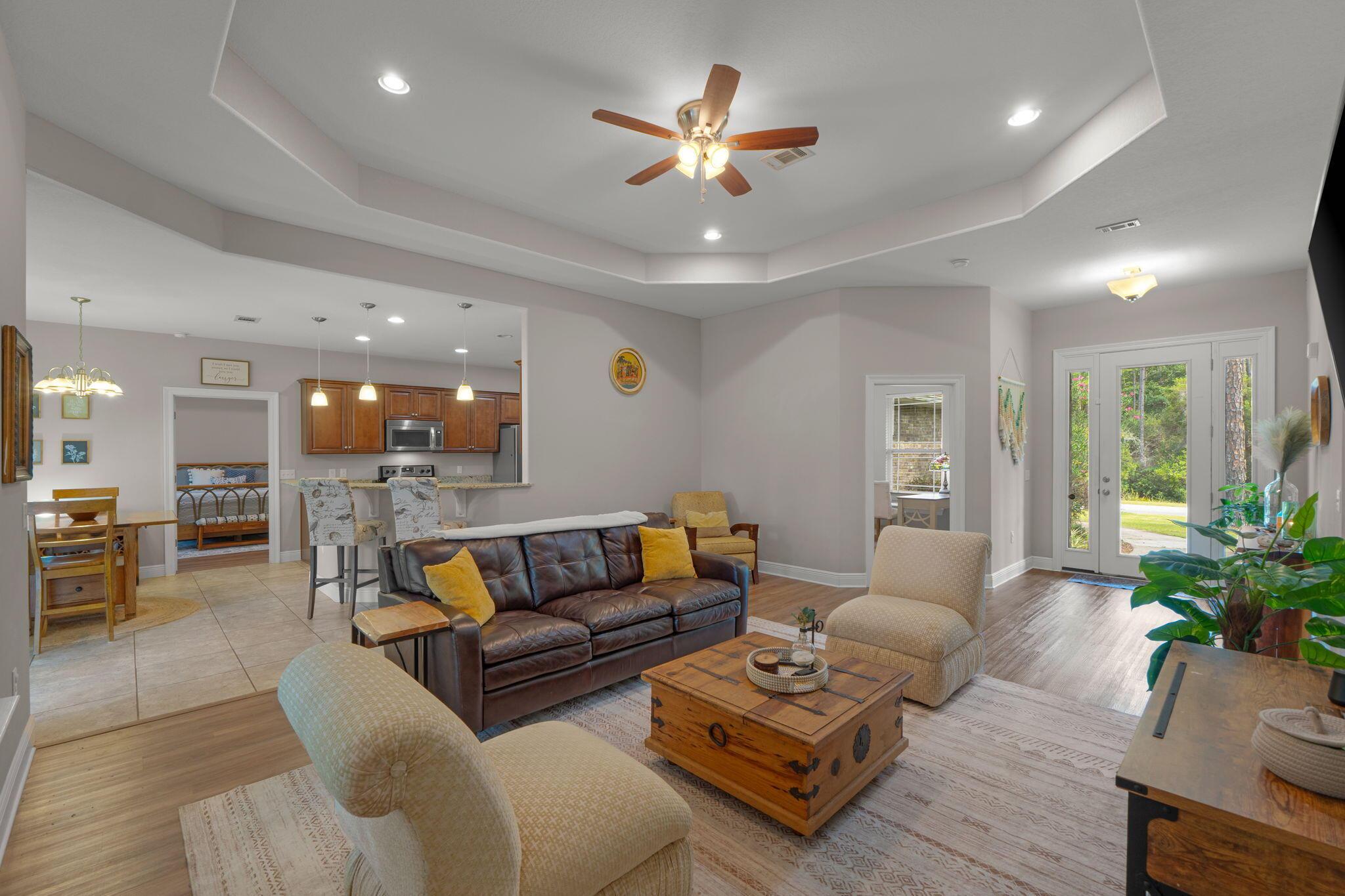 Image 3: Living Room