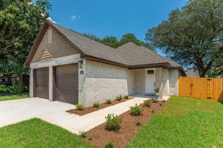724A NE Powell Drive