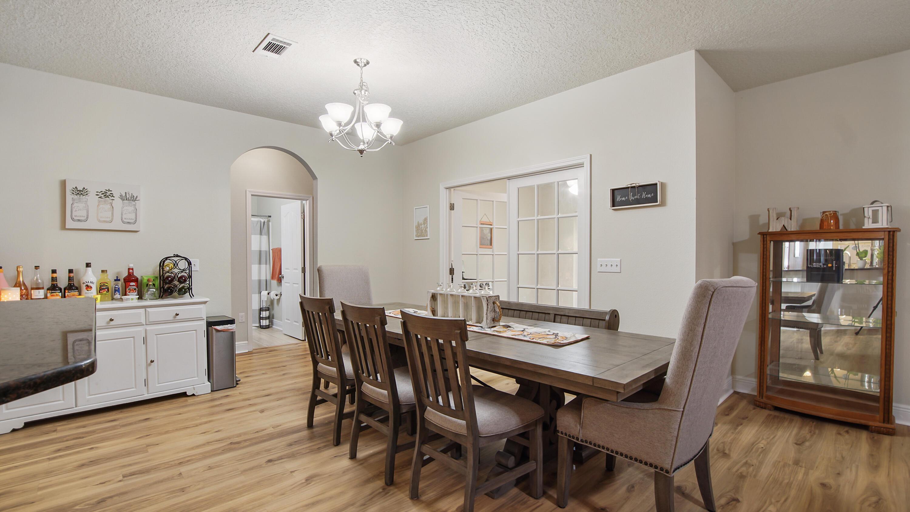 Image 4: Spacious Dining