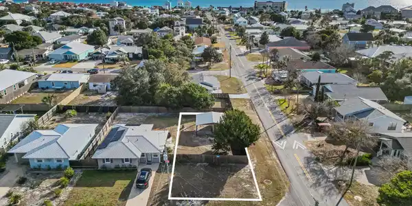 Image 2: 21825 Marlin Ave
