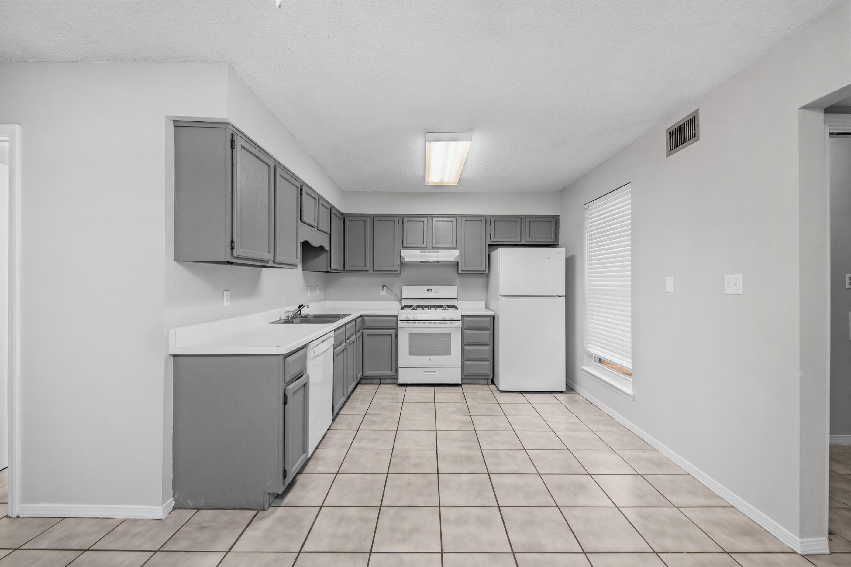 Image 2: Kitchen1
