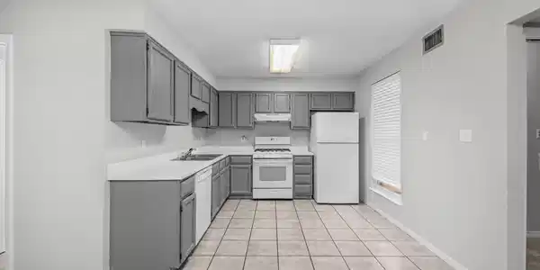 Image 2: Kitchen1