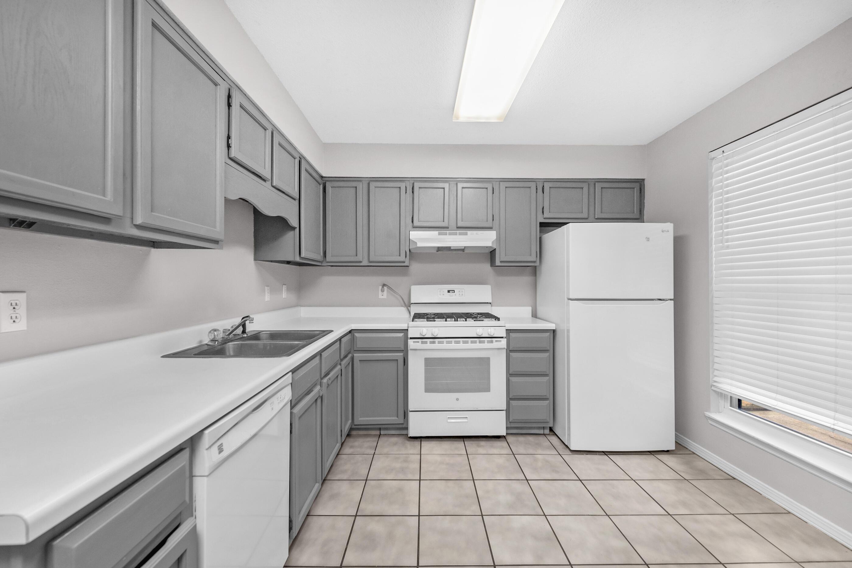 Image 4: Kitchen3
