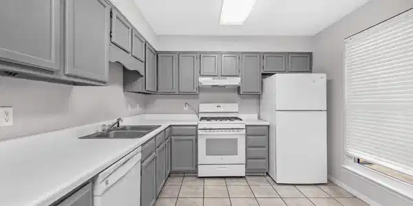 Image 4: Kitchen3