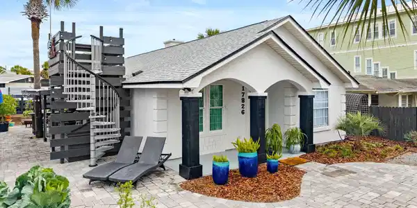 Image 2: 2-web-or-mls-17826 Front Beach Rd -02